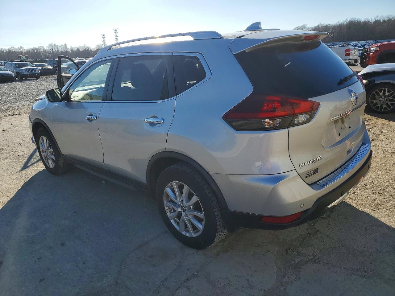 2019 NISSAN ROGUE S photo 2