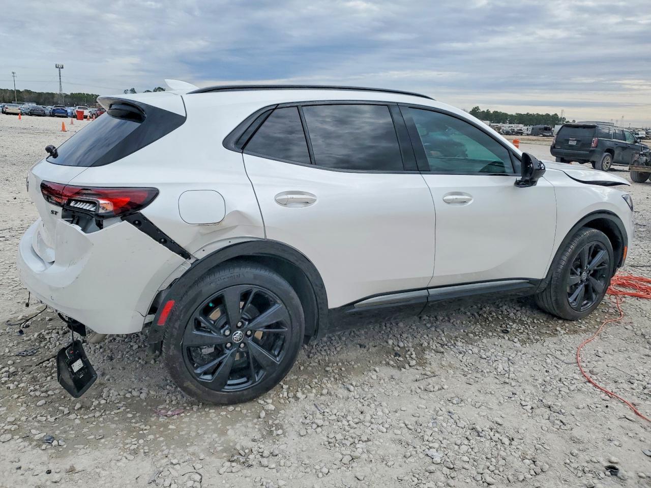 2023 BUICK ENVISION ESSENCE photo 3