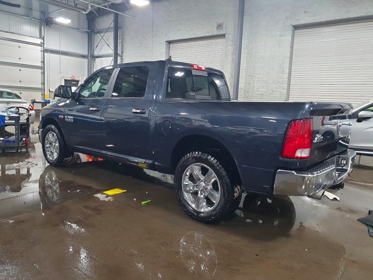 2017 RAM 1500 SLT photo 2