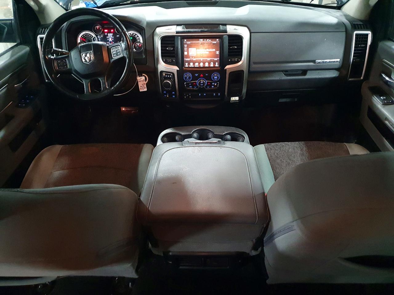 2017 RAM 1500 SLT photo 8