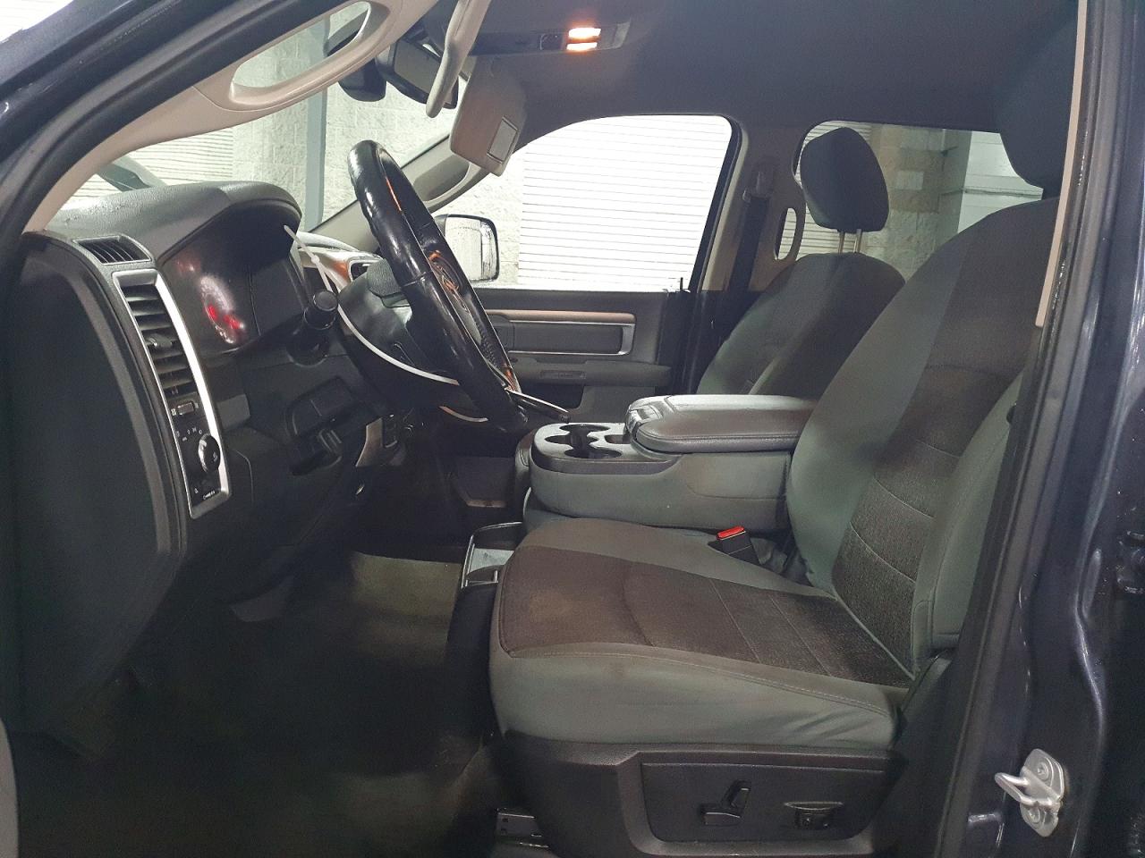 2017 RAM 1500 SLT photo 7