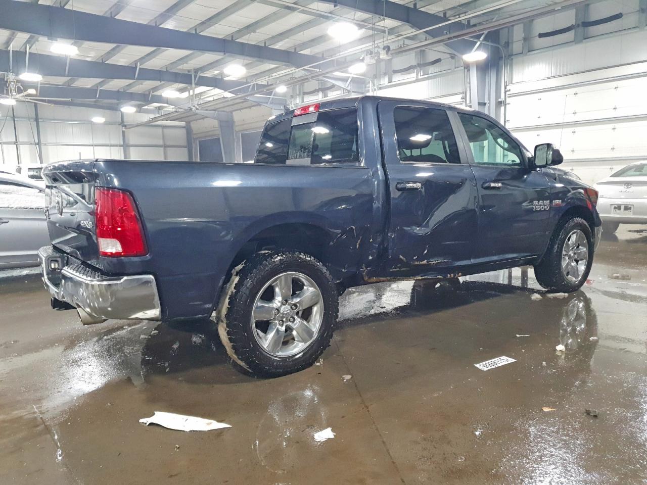 2017 RAM 1500 SLT photo 3