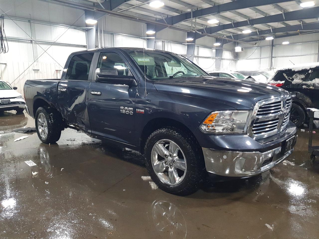 2017 RAM 1500 SLT photo 4