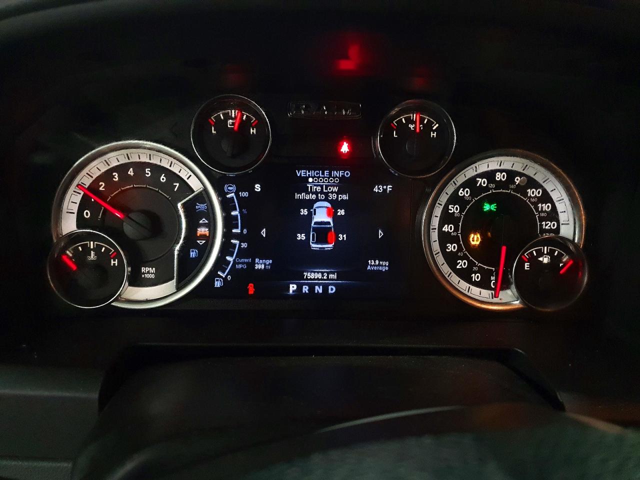 2017 RAM 1500 SLT photo 9