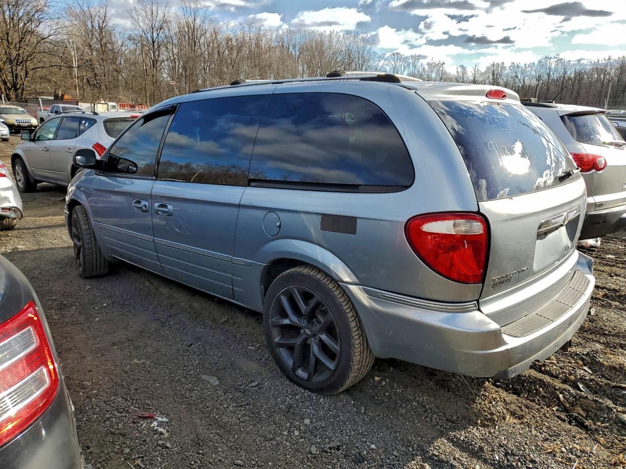 2005 CHRYSLER TOWN & COUNTRY LIMITED photo 2