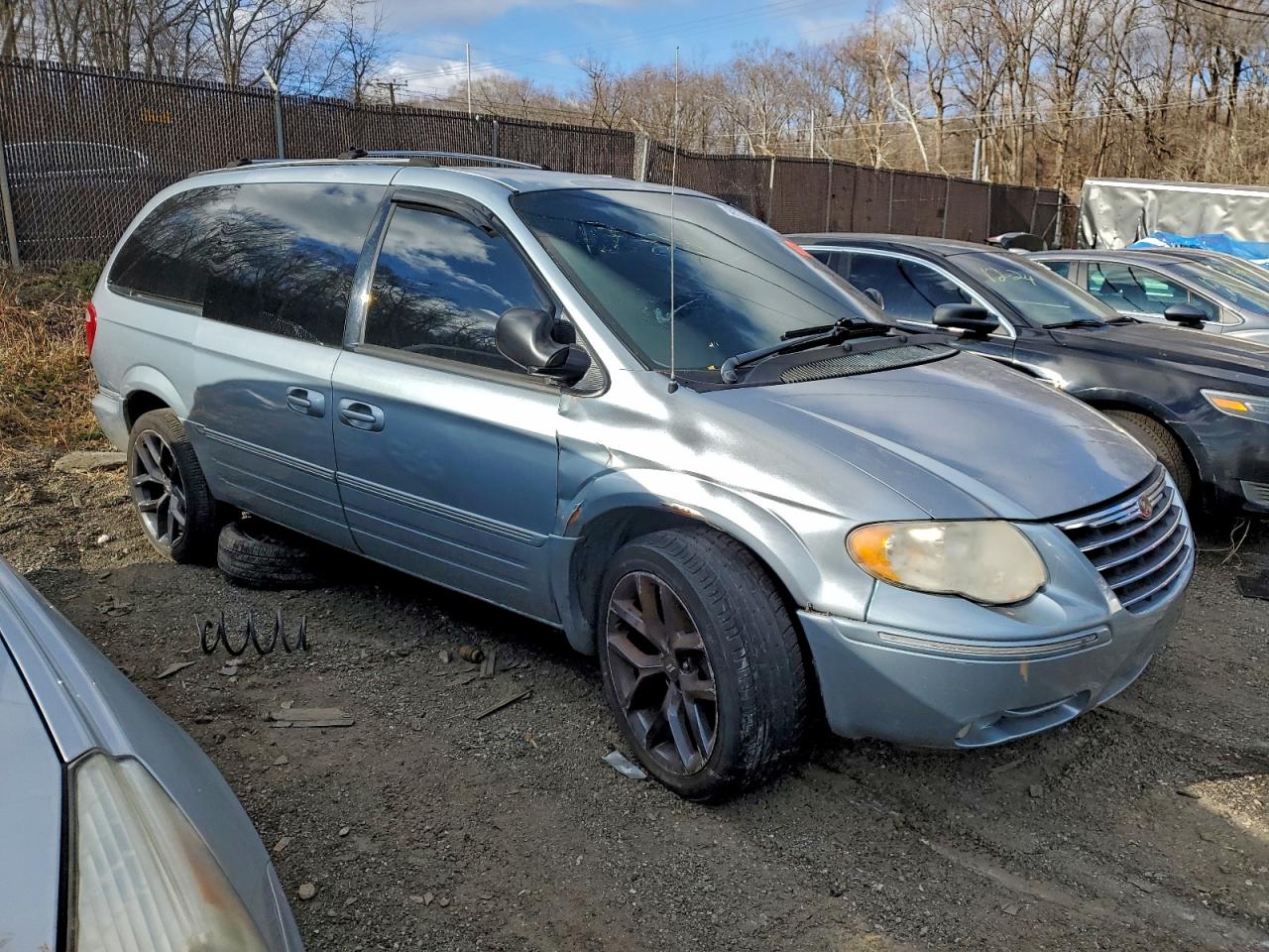 2005 CHRYSLER TOWN & COUNTRY LIMITED photo 4