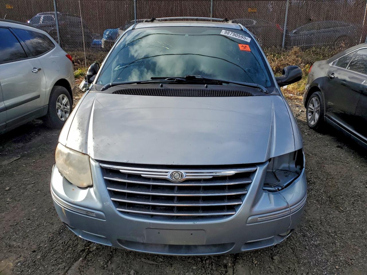 2005 CHRYSLER TOWN & COUNTRY LIMITED photo 5