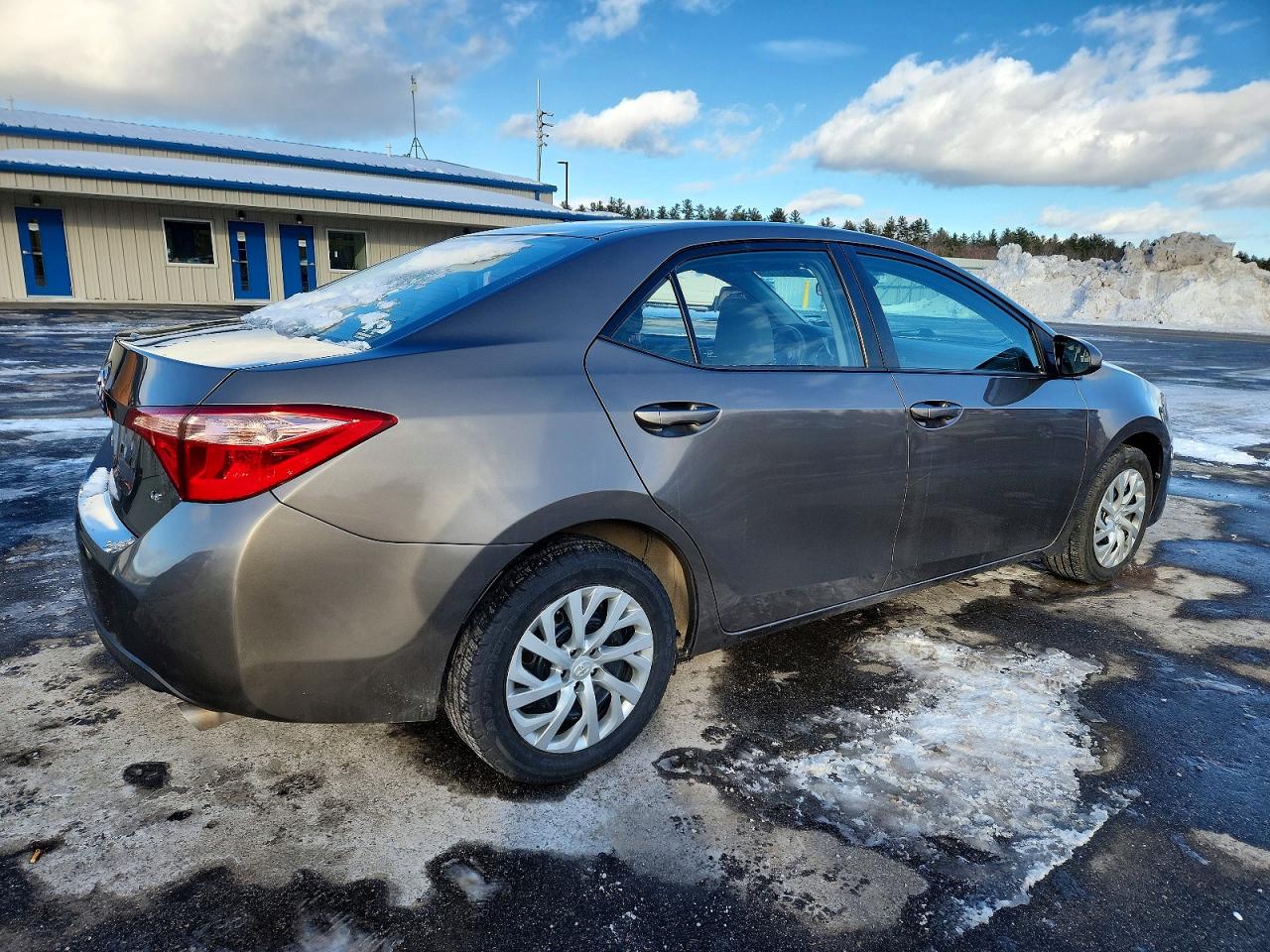 2019 TOYOTA COROLLA L photo 3