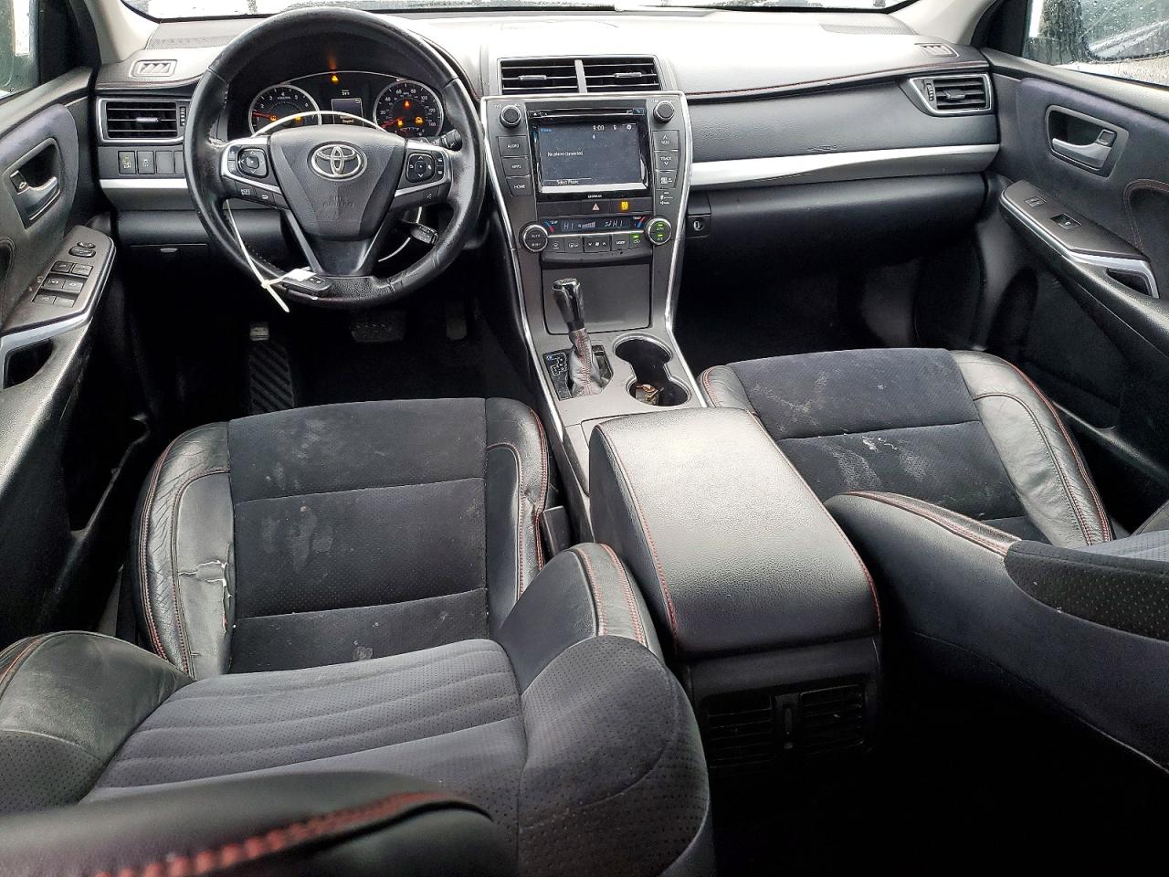 2016 TOYOTA CAMRY LE photo 8