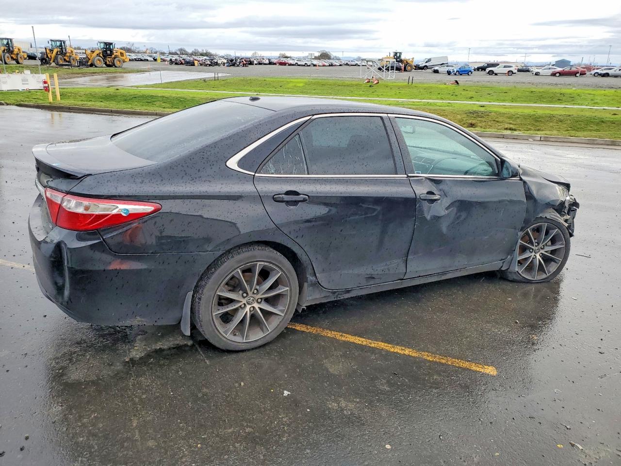 2016 TOYOTA CAMRY LE photo 3
