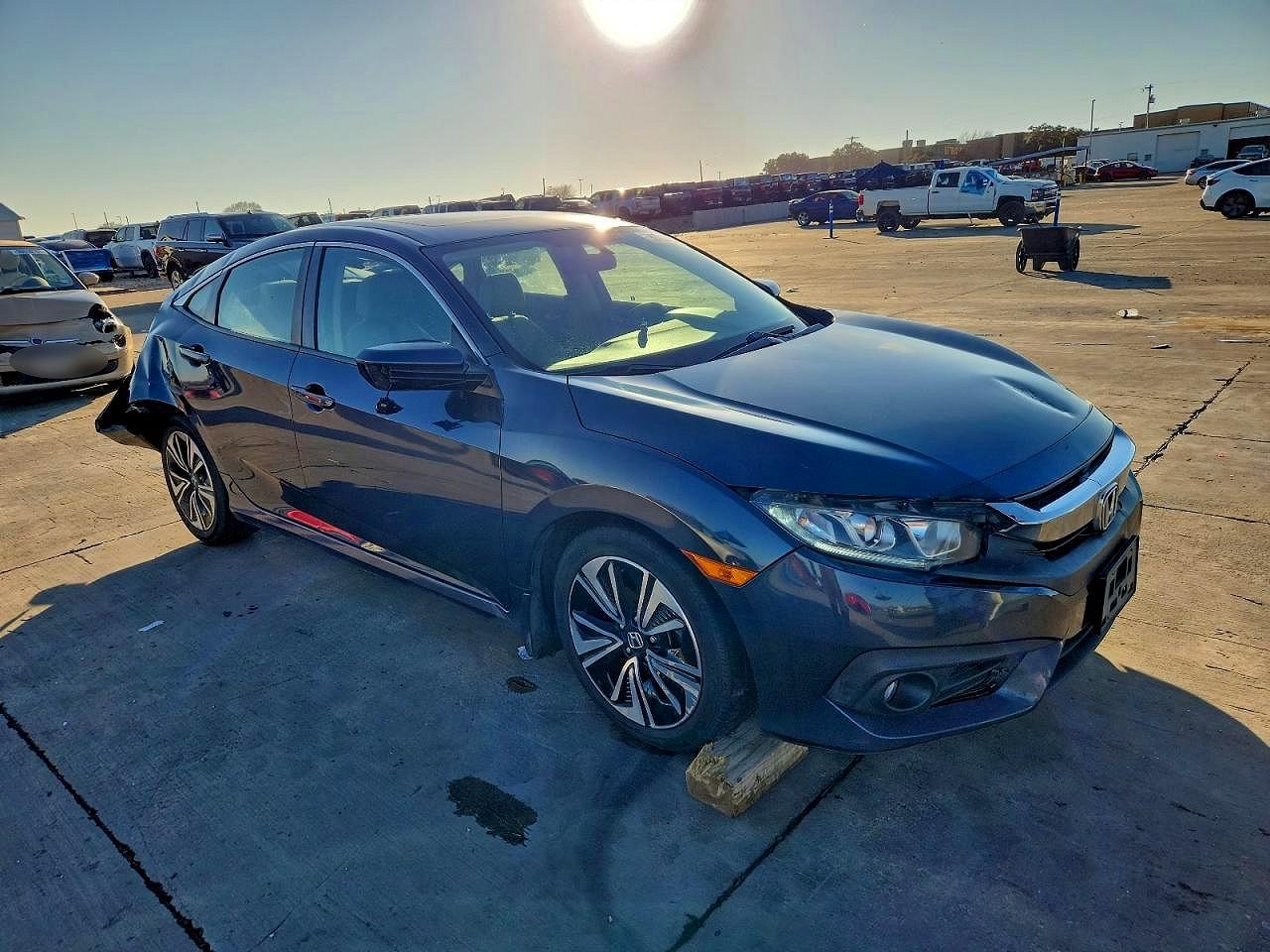 2017 HONDA CIVIC EX photo 4