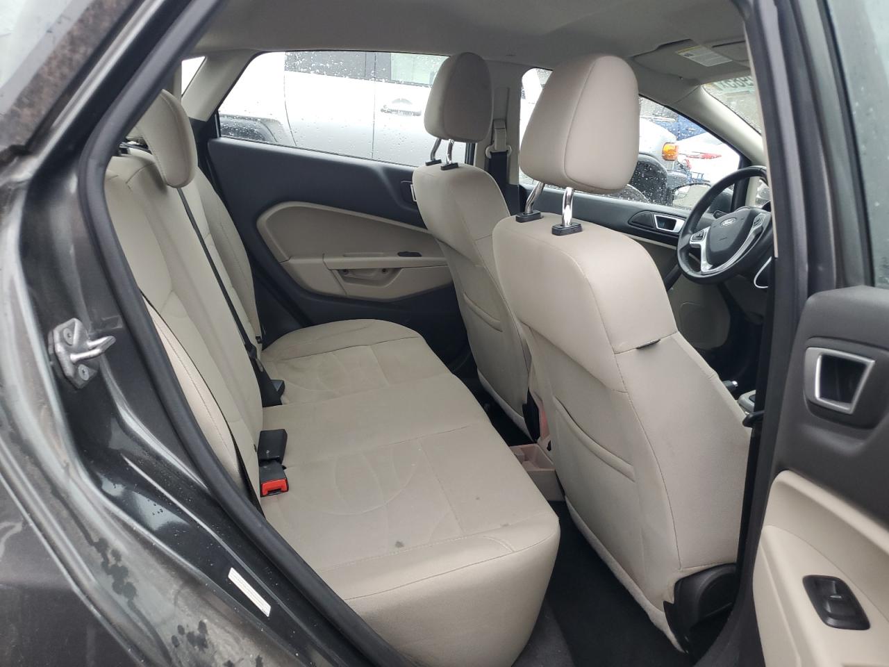 2016 FORD FIESTA SE photo 10