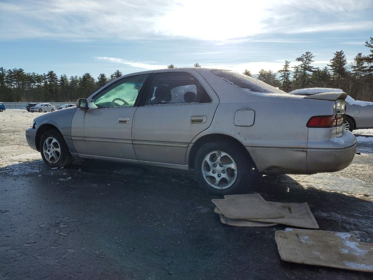 1999 TOYOTA CAMRY CE photo 2