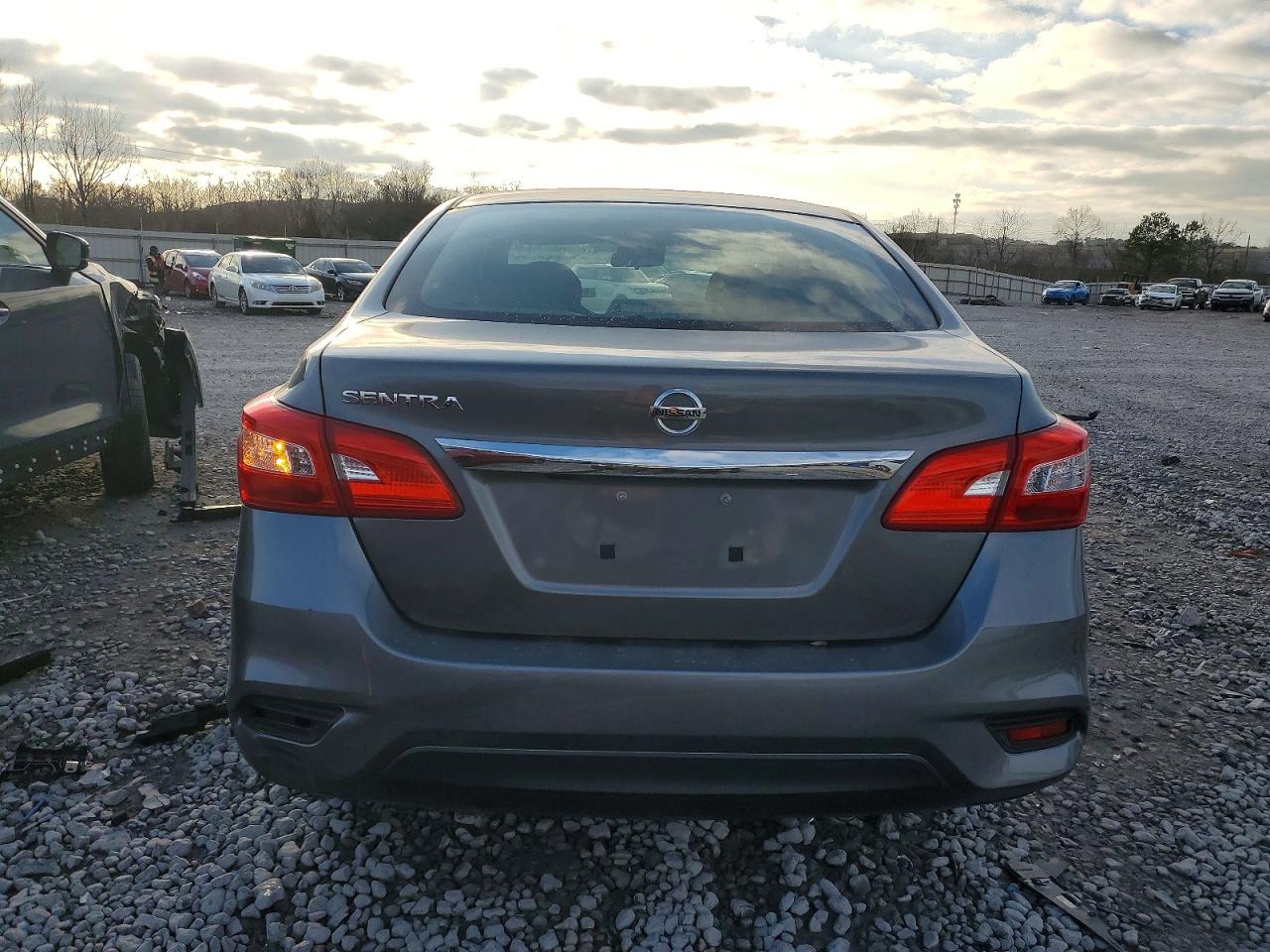 2019 NISSAN SENTRA S photo 6