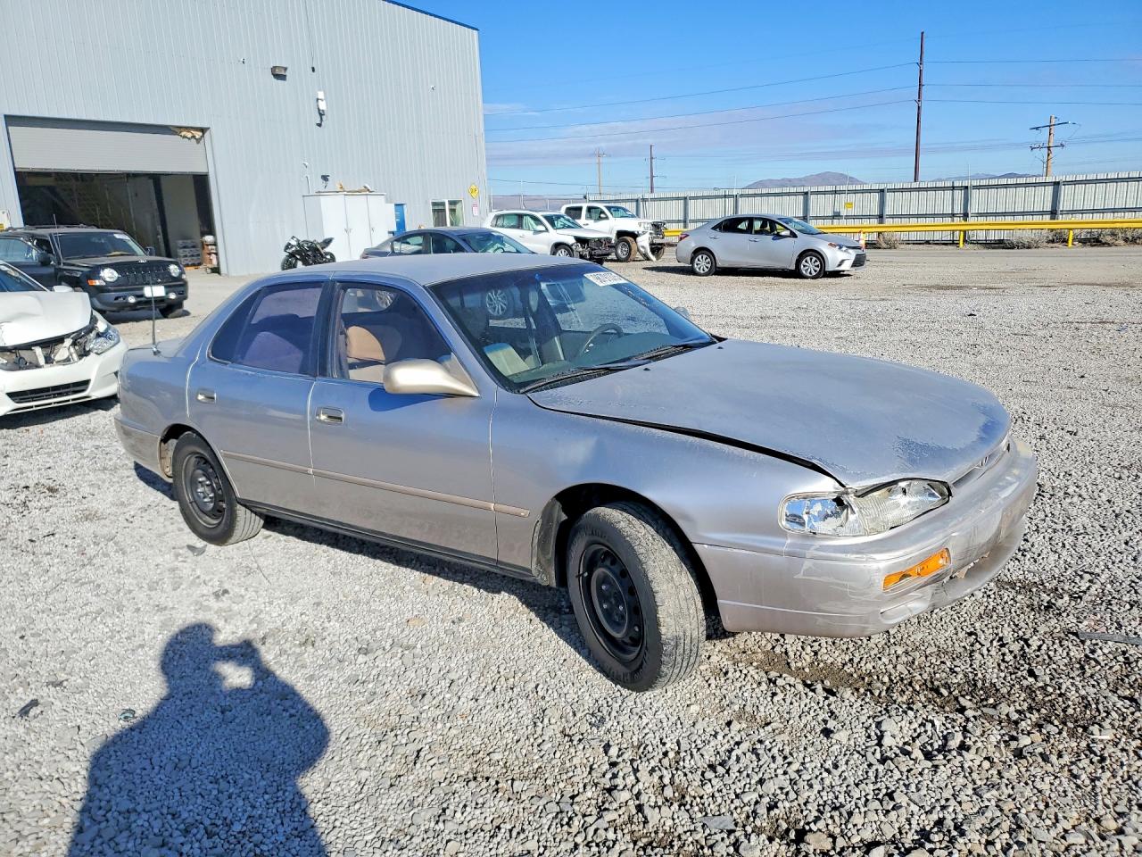1995 TOYOTA CAMRY LE photo 4