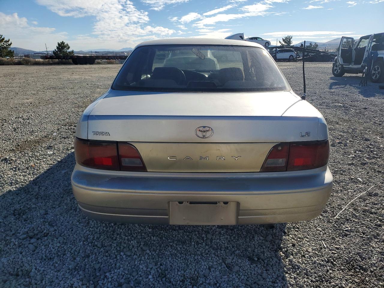 1995 TOYOTA CAMRY LE photo 6
