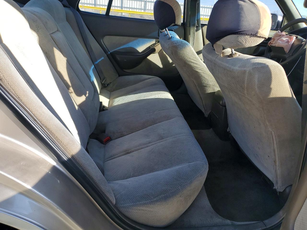 1995 TOYOTA CAMRY LE photo 10
