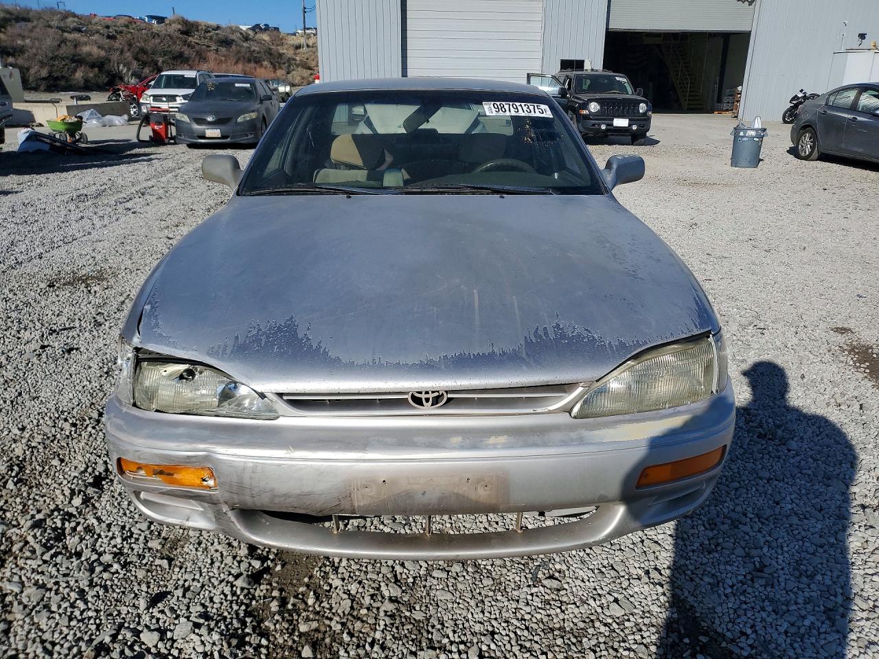 1995 TOYOTA CAMRY LE photo 5