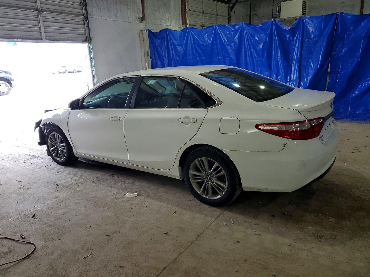 2017 TOYOTA CAMRY LE photo 2