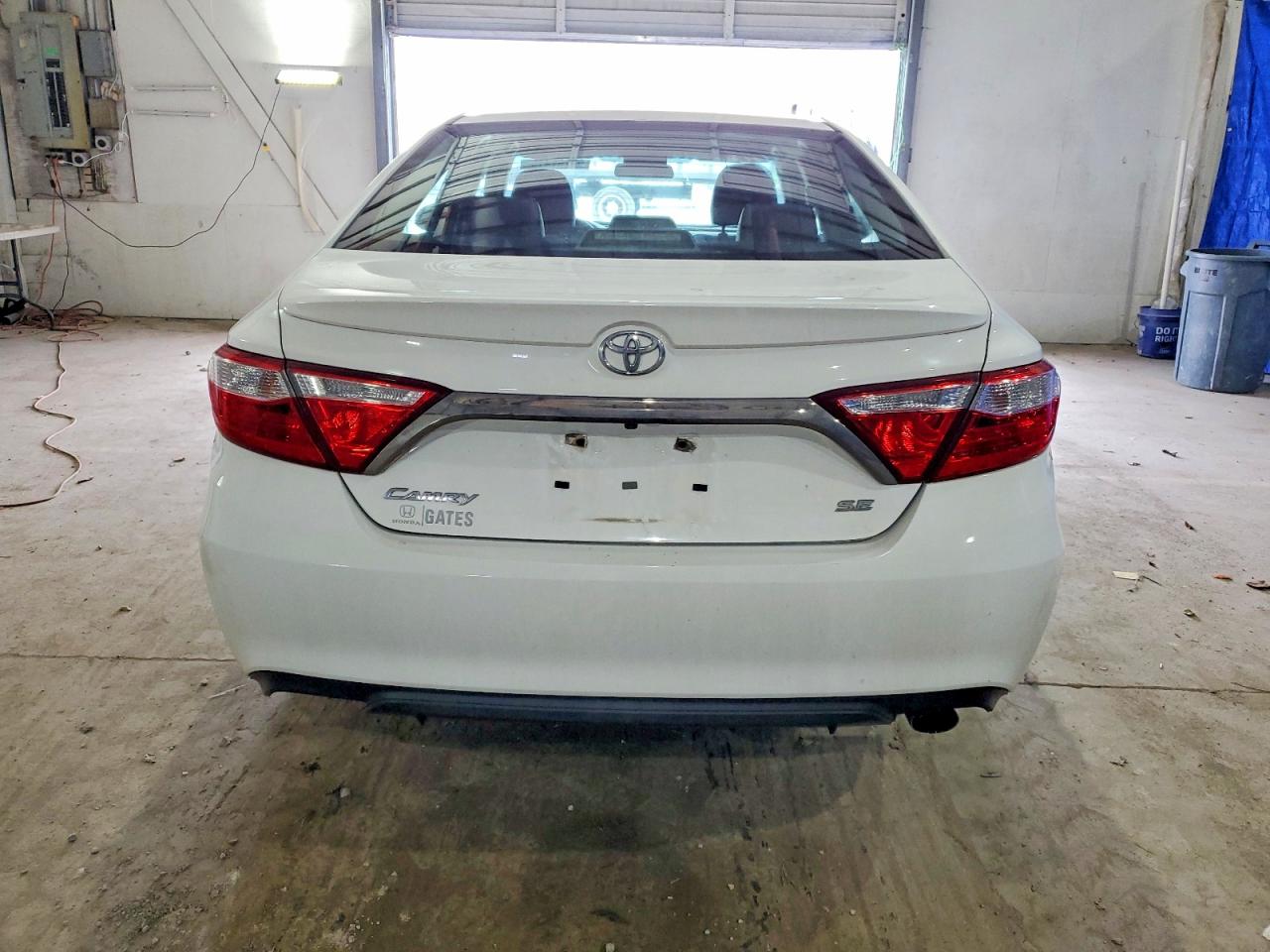 2017 TOYOTA CAMRY LE photo 6
