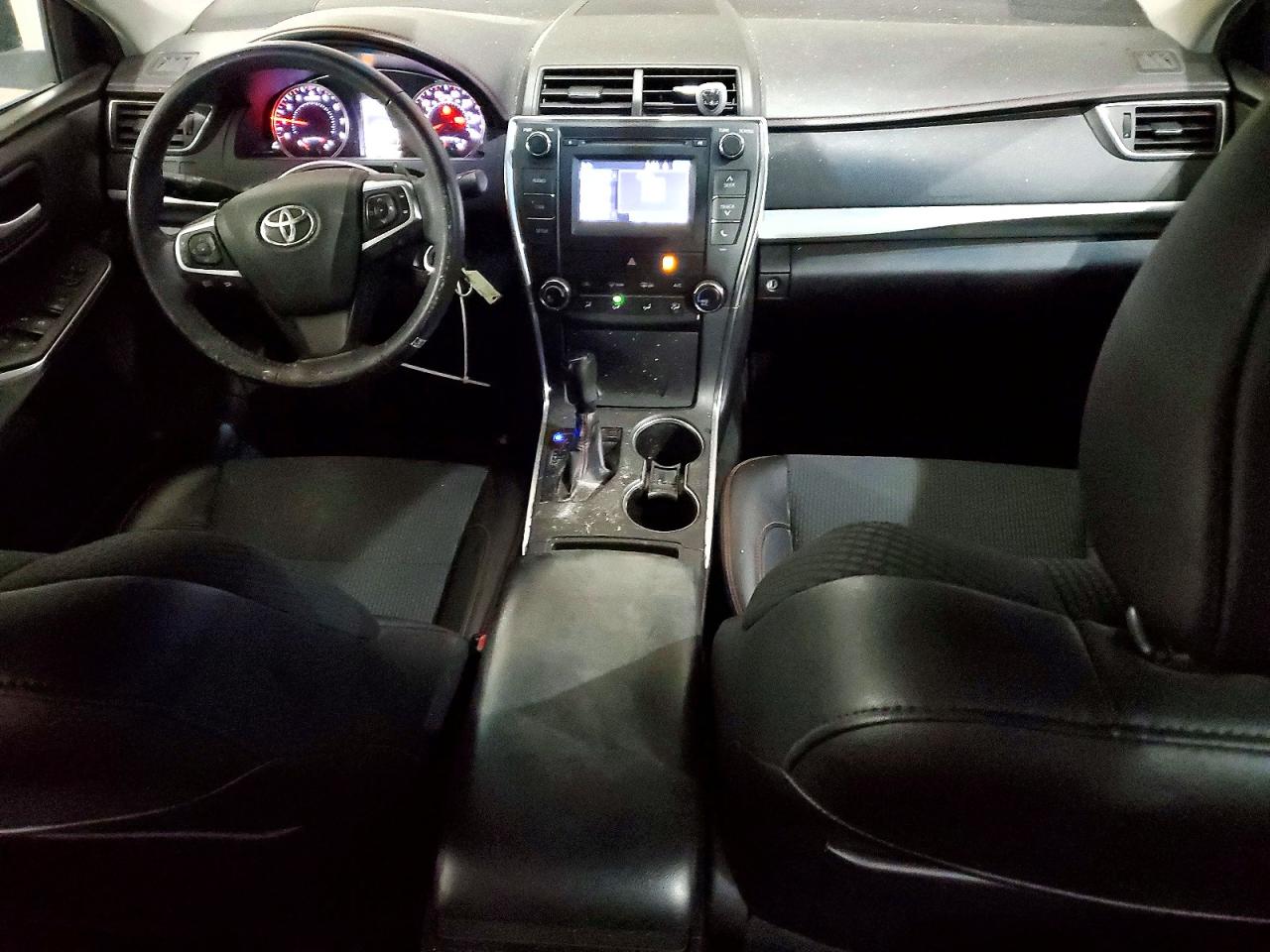 2017 TOYOTA CAMRY LE photo 8
