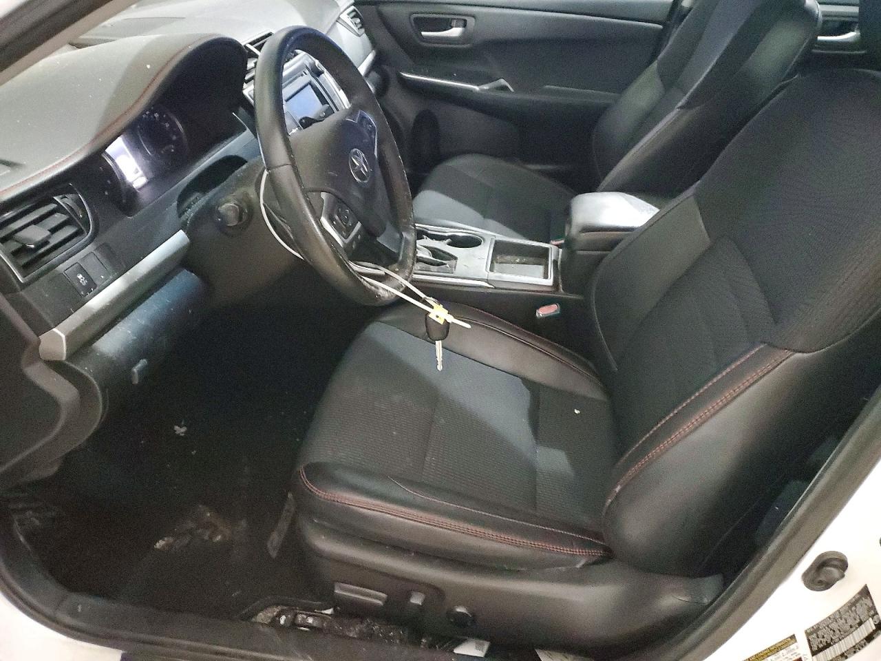 2017 TOYOTA CAMRY LE photo 7