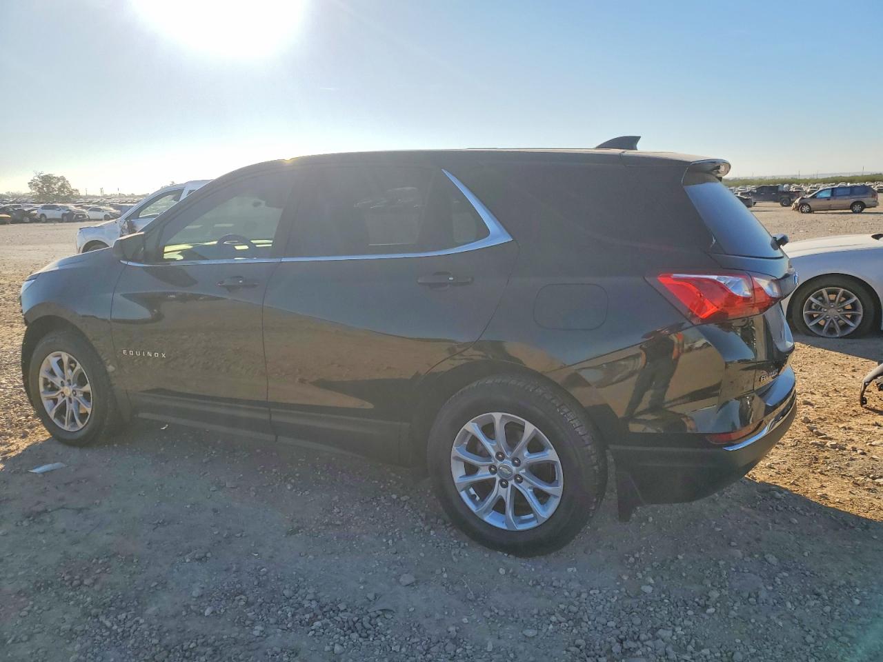 2018 CHEVROLET EQUINOX LT photo 2