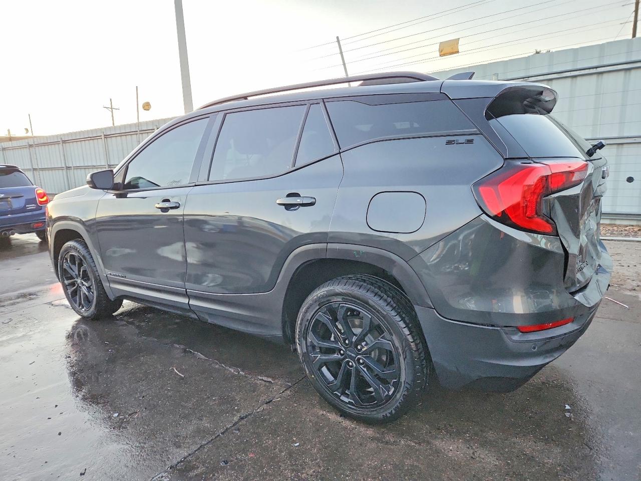 2019 GMC TERRAIN SLE photo 2