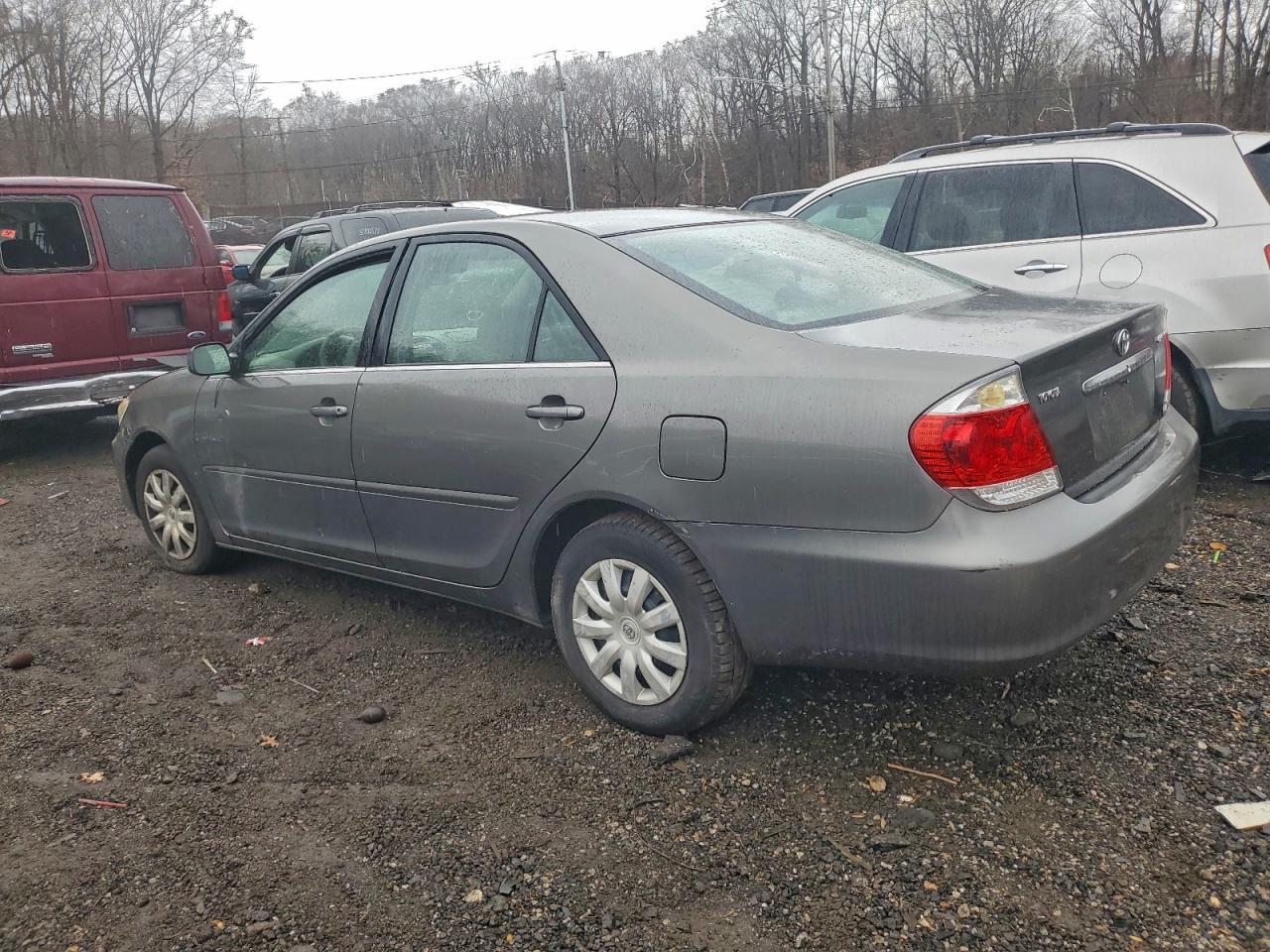 2005 TOYOTA CAMRY LE photo 2