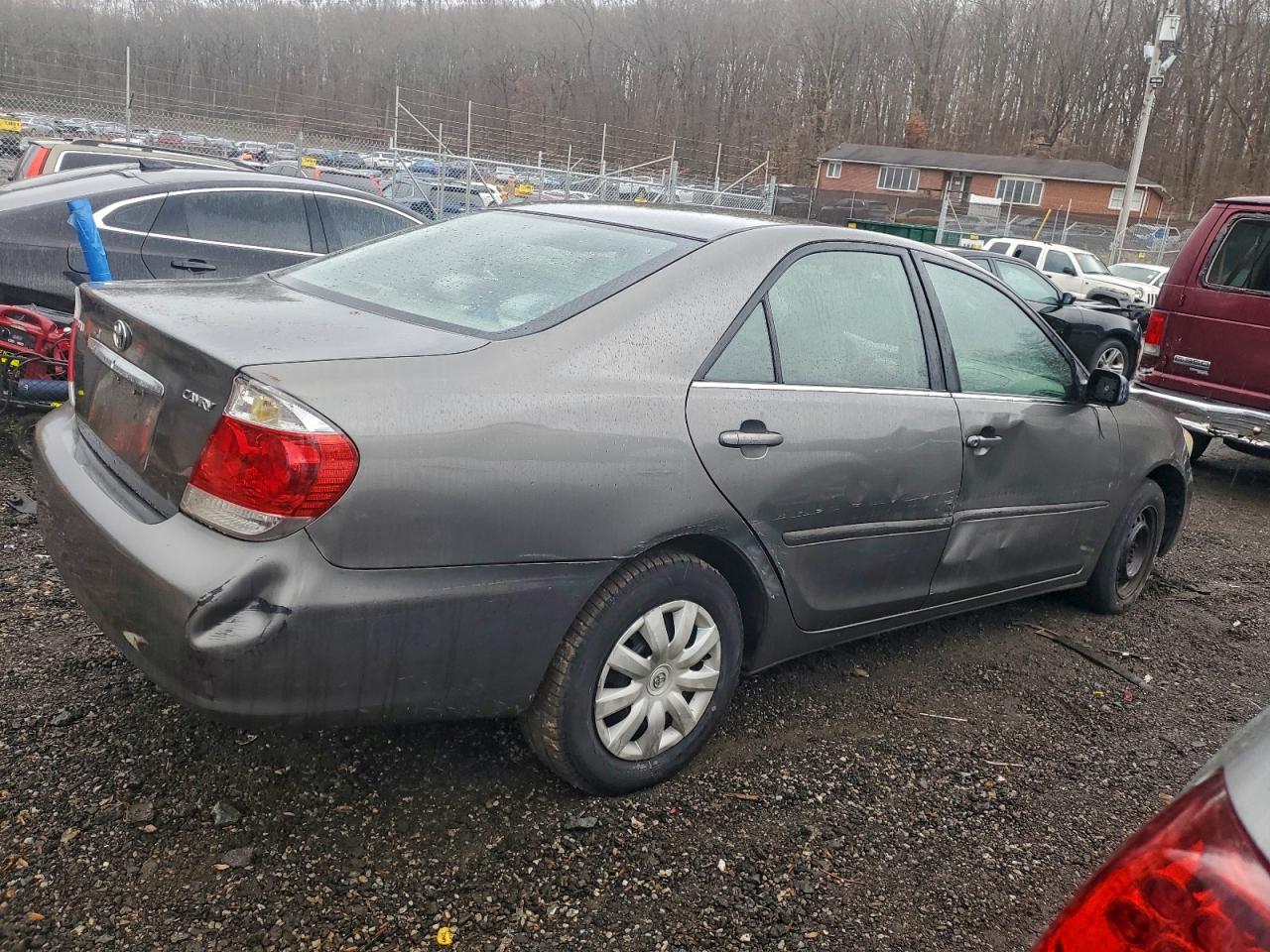 2005 TOYOTA CAMRY LE photo 3