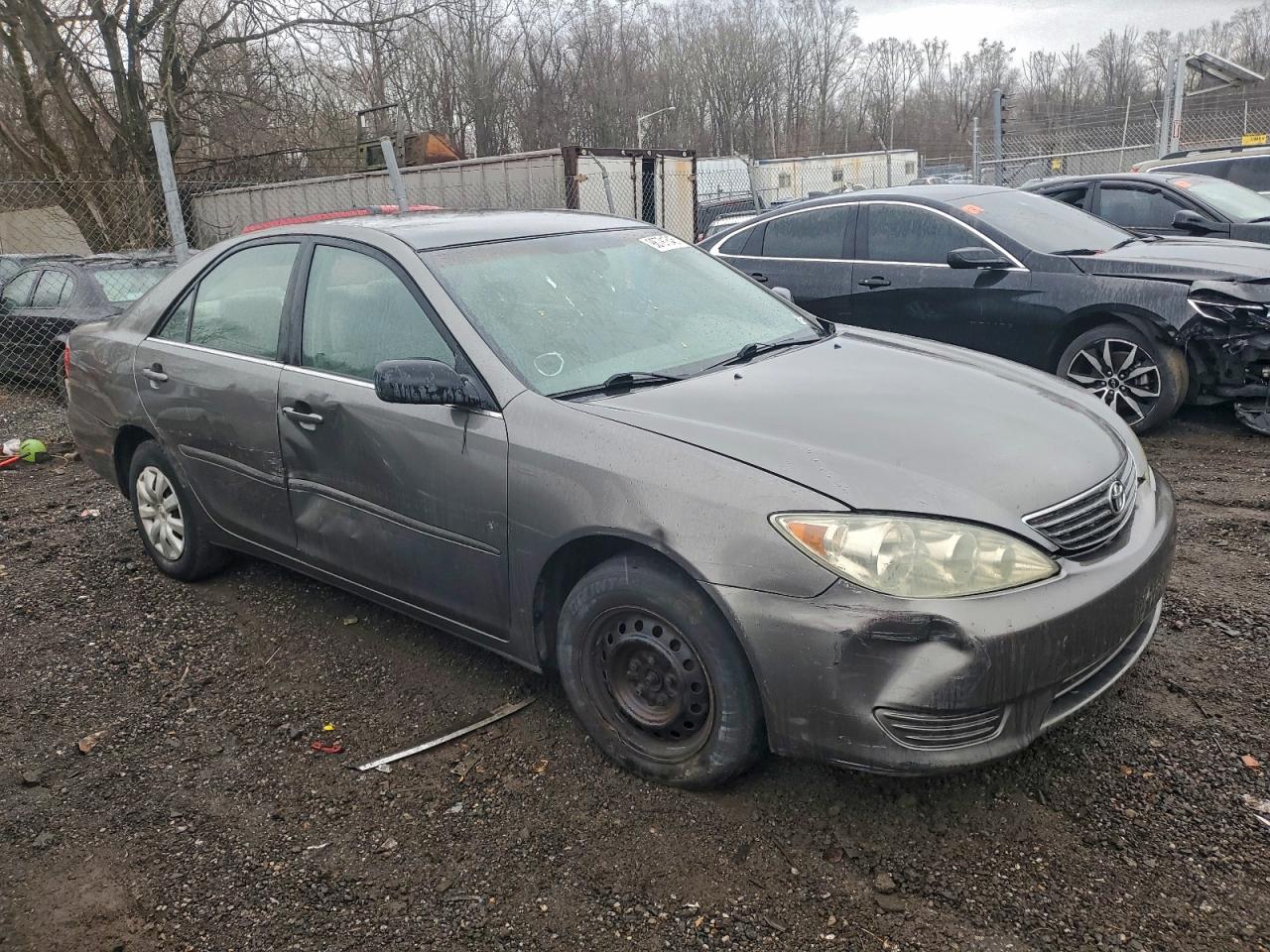 2005 TOYOTA CAMRY LE photo 4