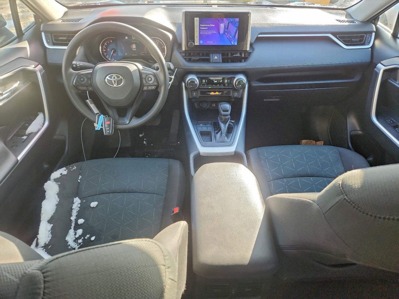 2024 TOYOTA RAV4 XLE photo 8
