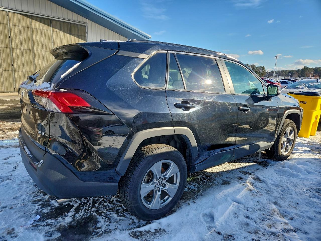 2024 TOYOTA RAV4 XLE photo 3