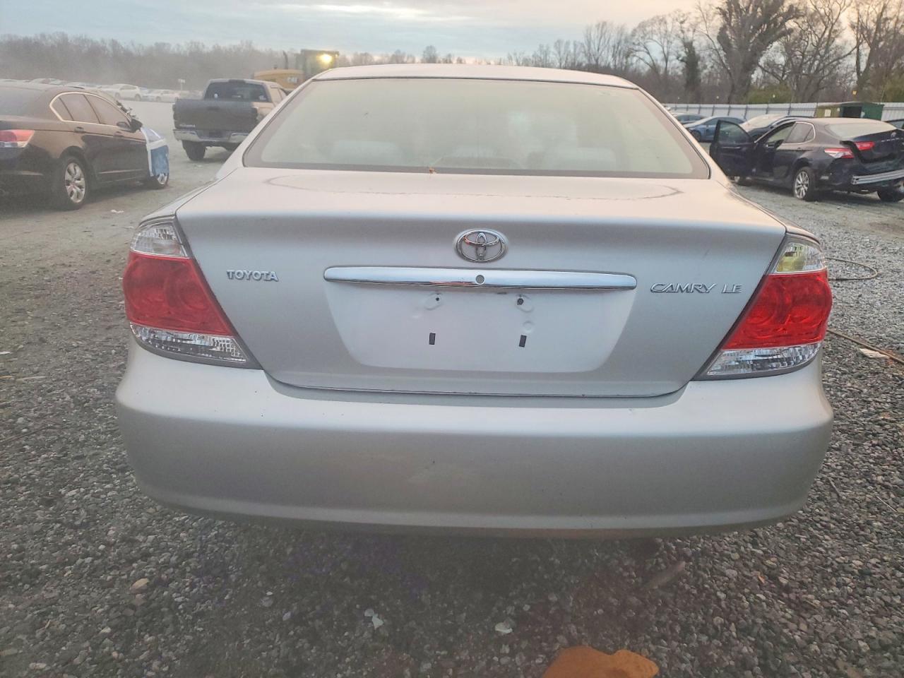 2005 TOYOTA CAMRY LE photo 6