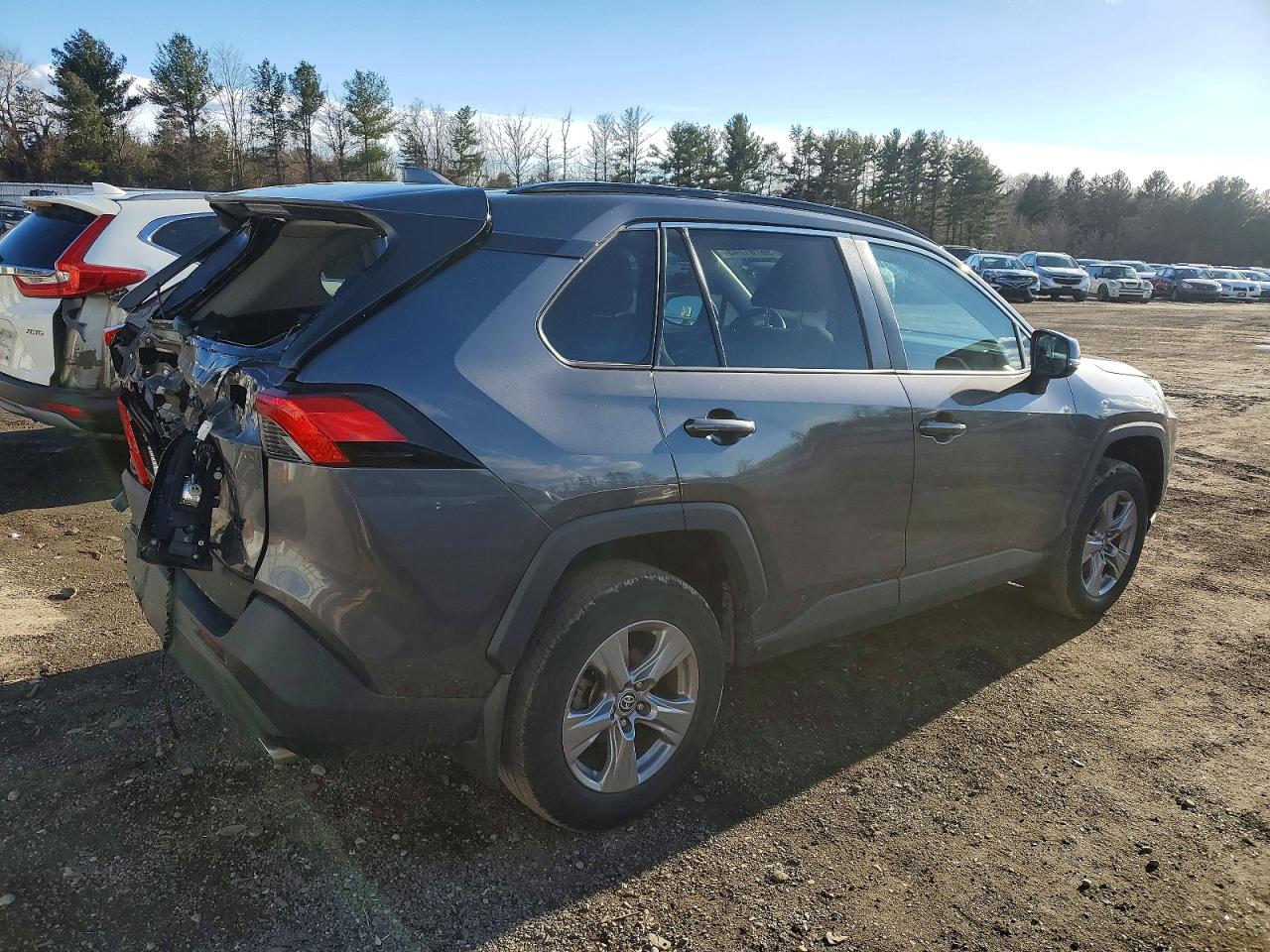 2022 TOYOTA RAV4 XLE photo 3
