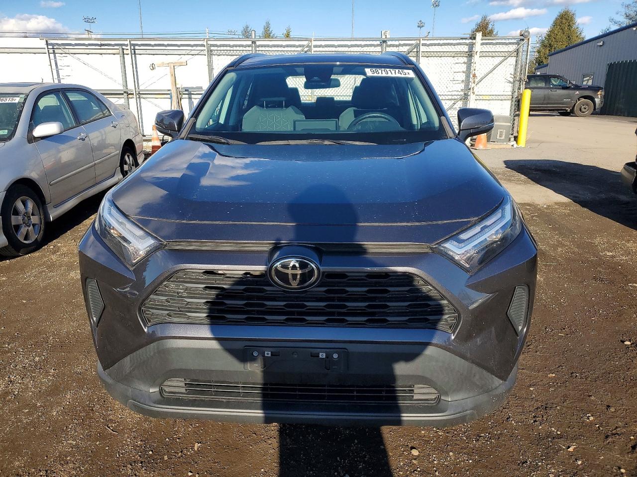 2022 TOYOTA RAV4 XLE photo 5