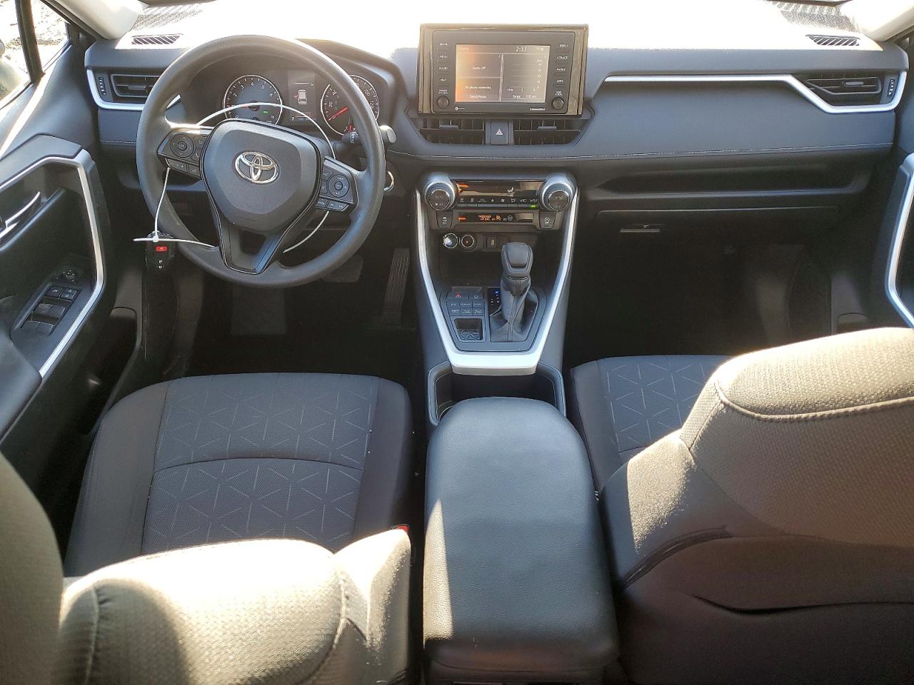 2022 TOYOTA RAV4 XLE photo 8