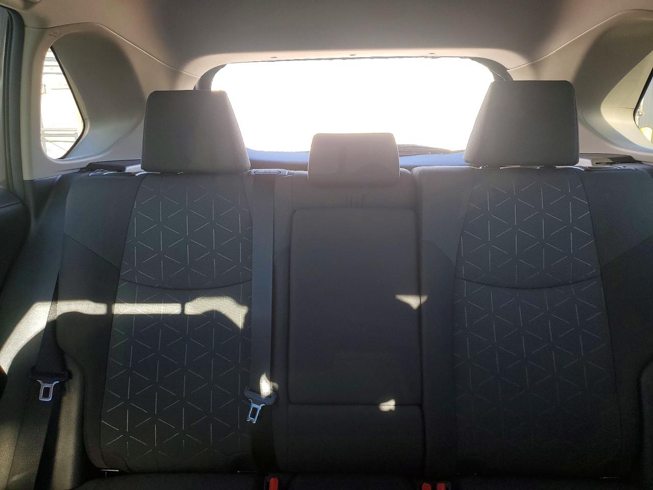 2022 TOYOTA RAV4 XLE photo 10