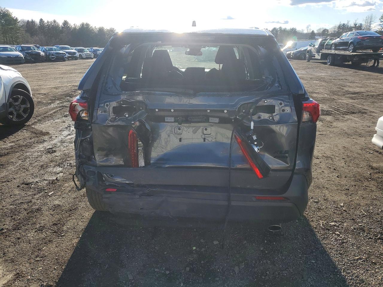 2022 TOYOTA RAV4 XLE photo 6