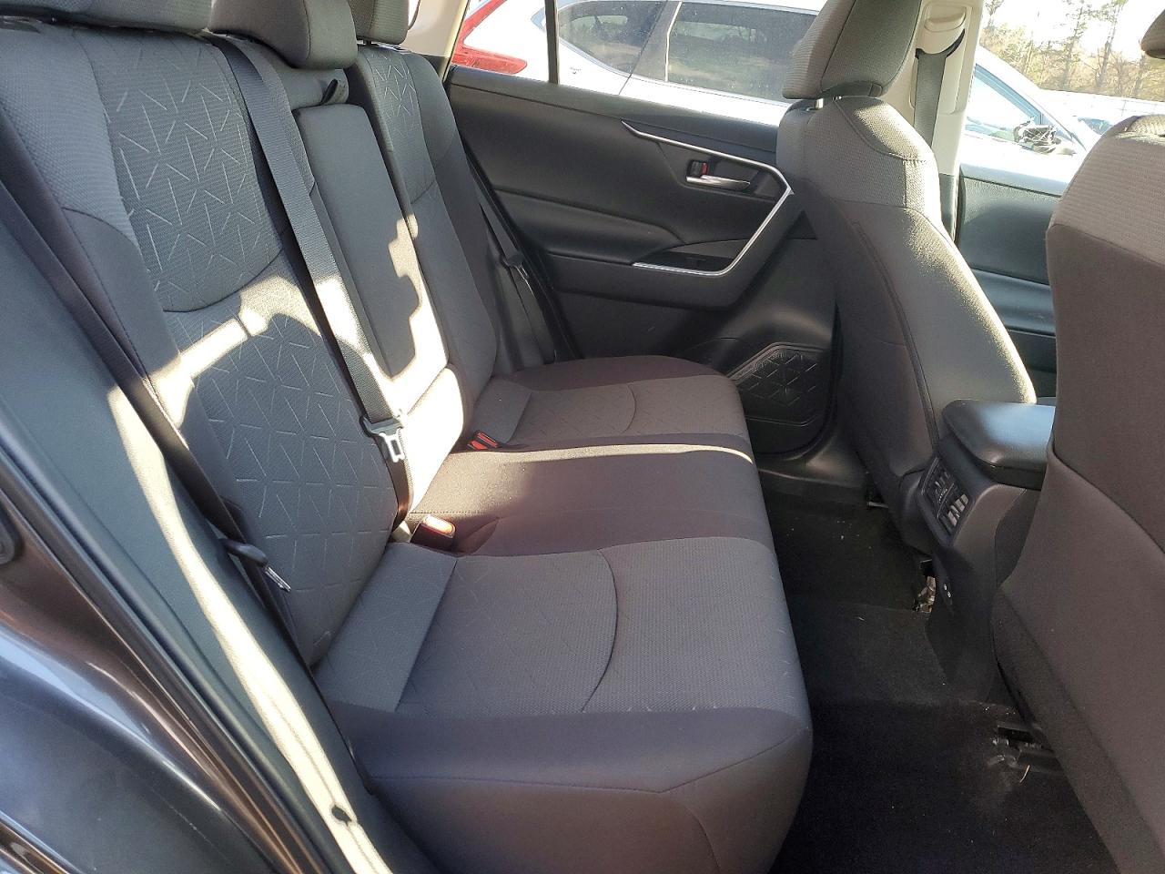 2022 TOYOTA RAV4 XLE photo 11