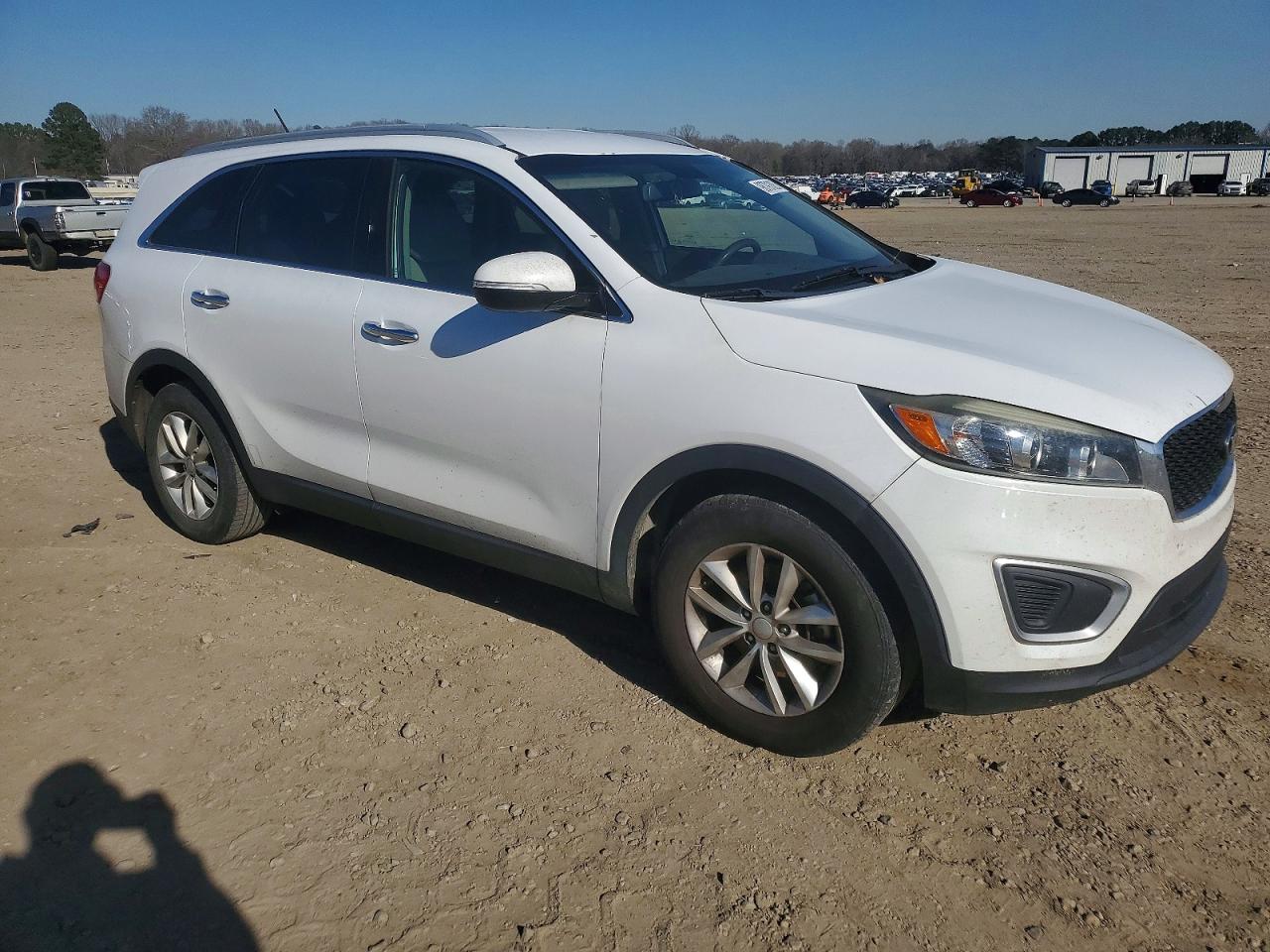 2017 KIA SORENTO LX photo 4