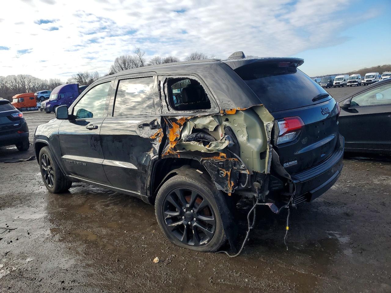 2019 JEEP GRAND CHEROKEE LAREDO photo 2