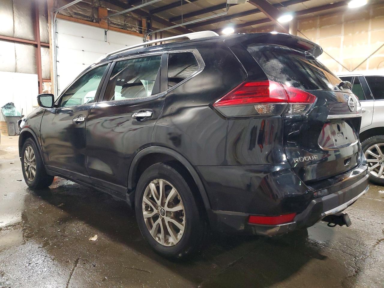 2017 NISSAN ROGUE photo 4