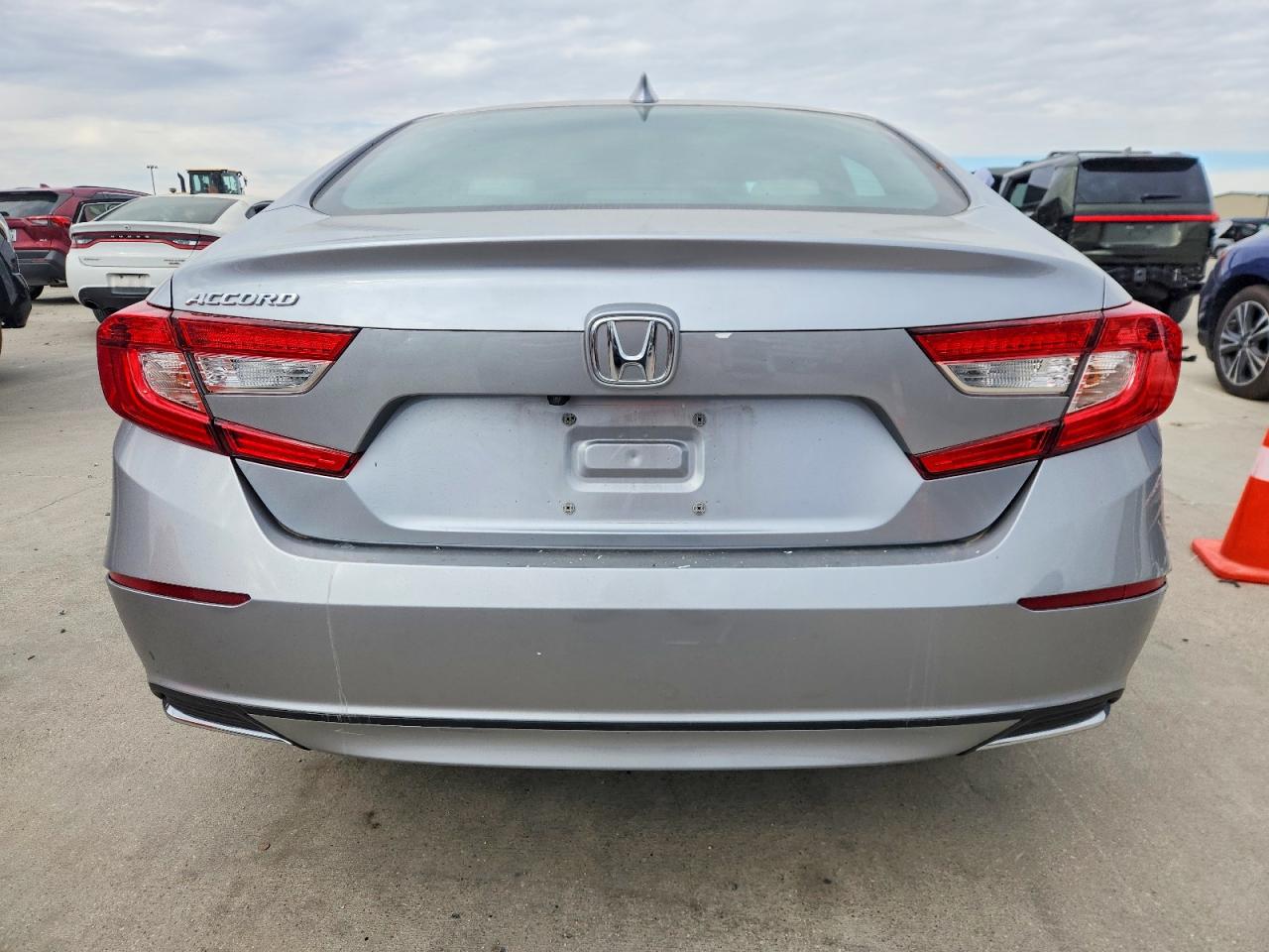 2020 HONDA ACCORD LX photo 6