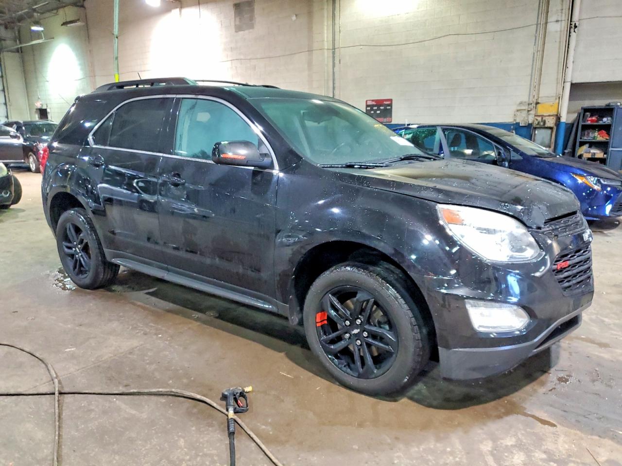 2017 CHEVROLET EQUINOX LT photo 4
