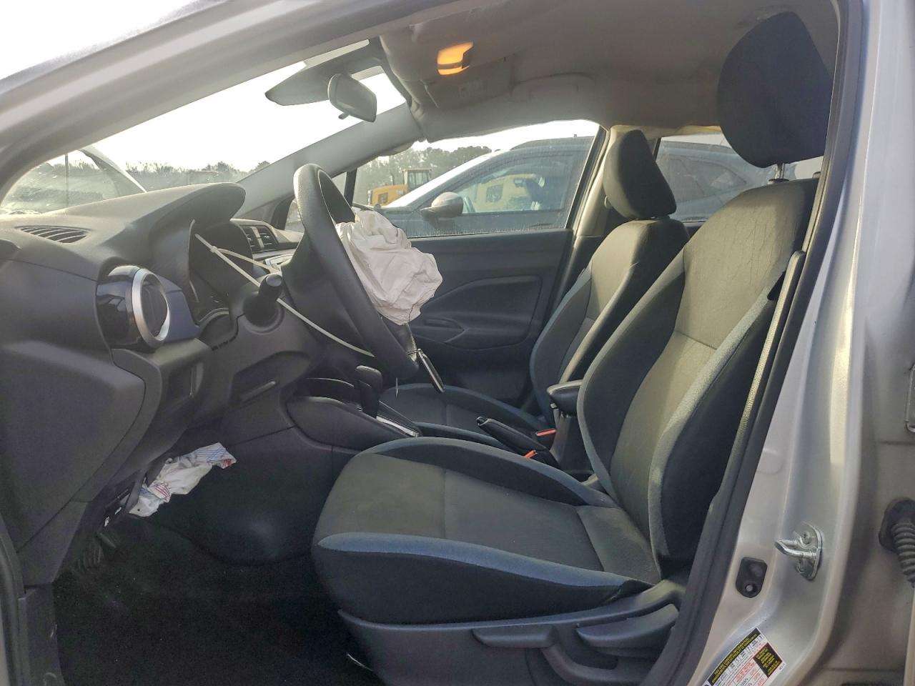 2024 NISSAN VERSA SV photo 7