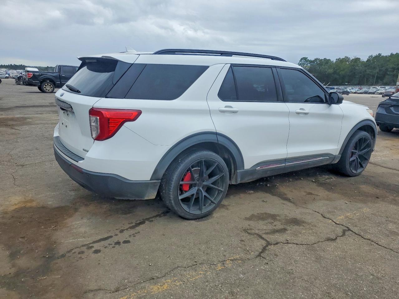 2020 FORD EXPLORER XLT photo 3