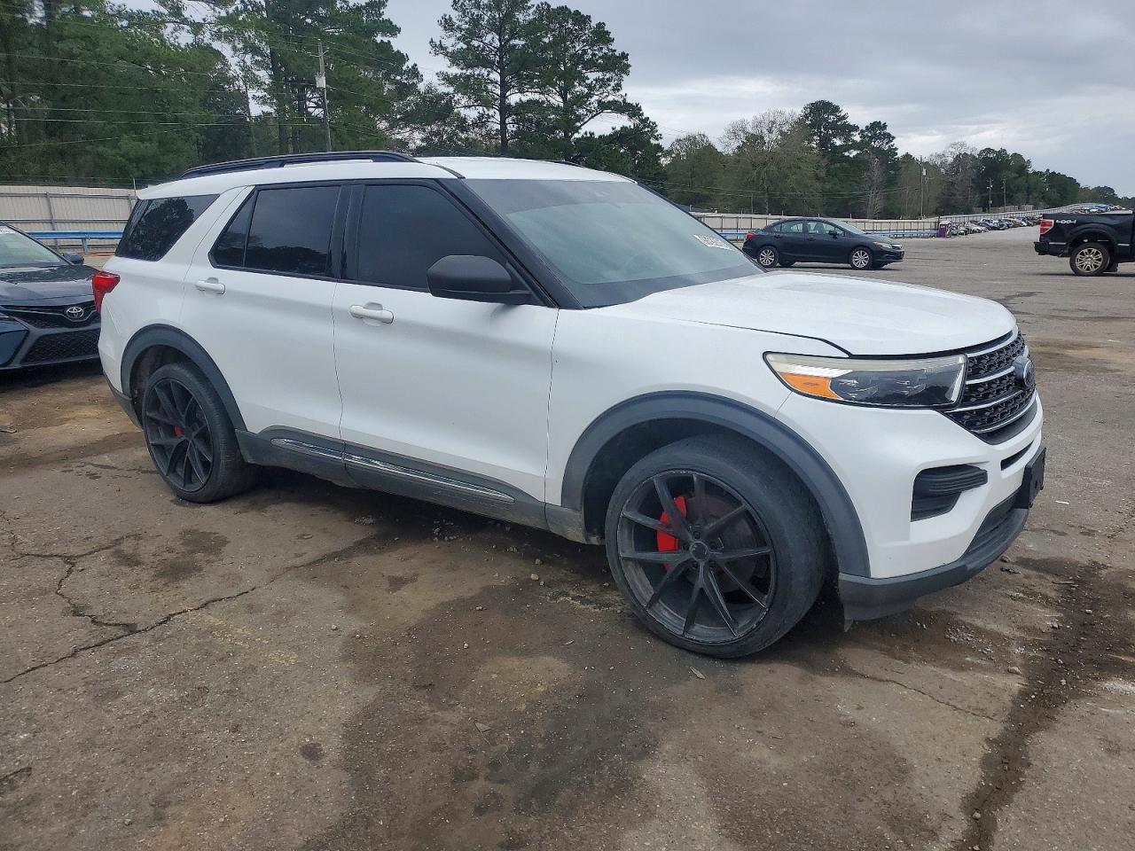 2020 FORD EXPLORER XLT photo 4