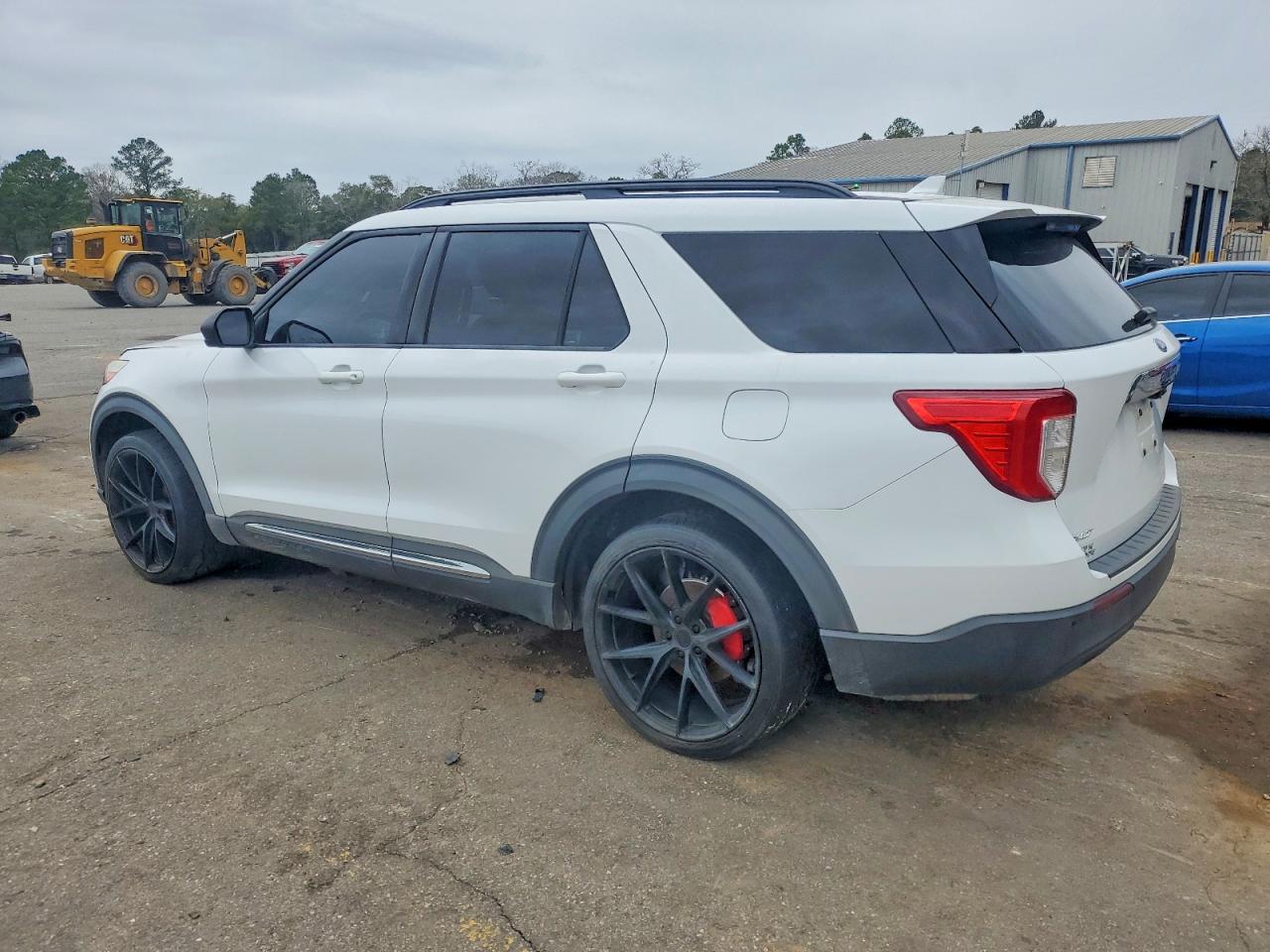 2020 FORD EXPLORER XLT photo 2