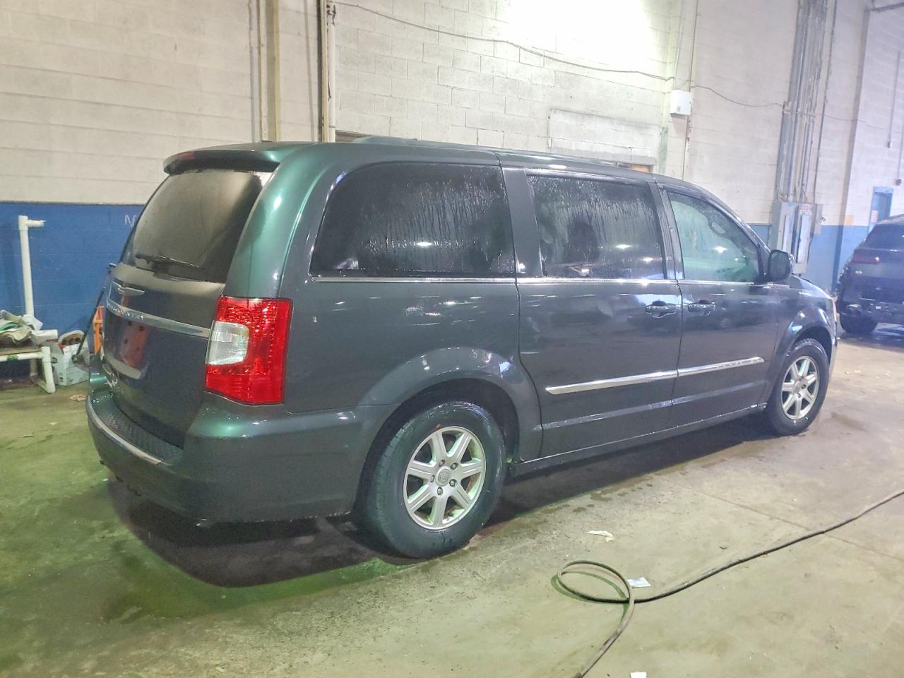 2012 CHRYSLER TOWN & COUNTRY TOURING photo 3